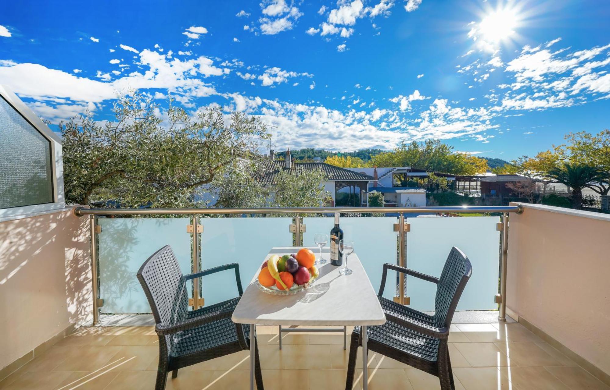 Opalium Beach Front Suites 波托什 外观 照片