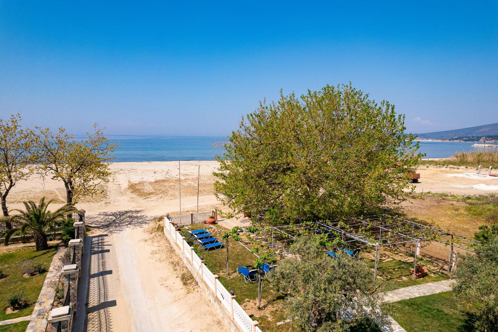 Opalium Beach Front Suites 波托什 外观 照片