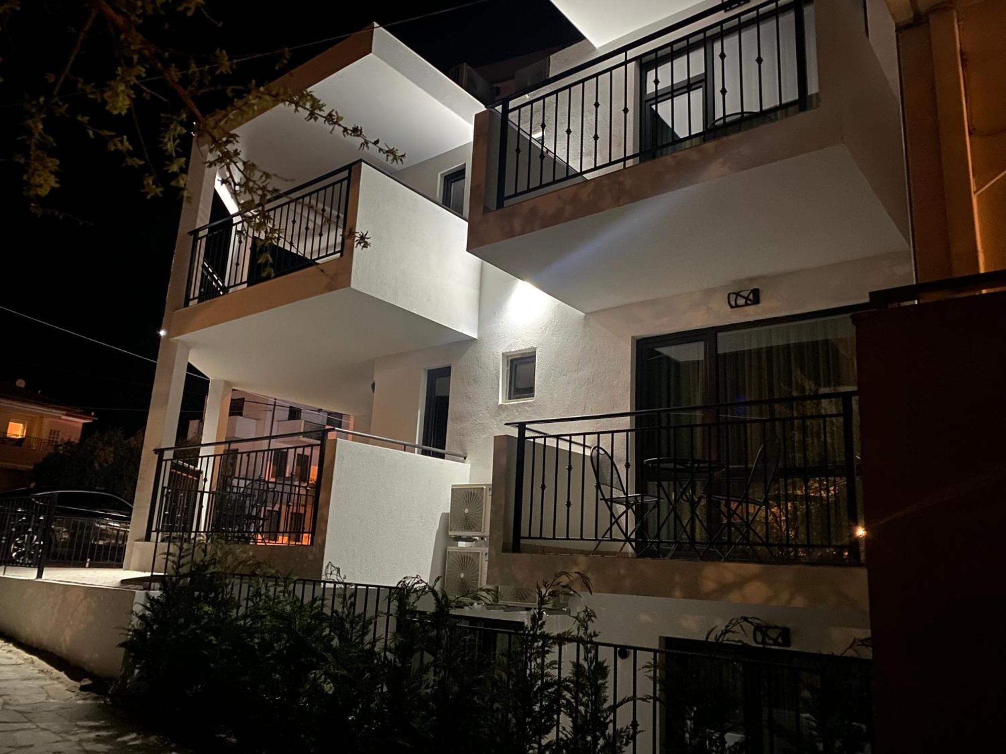 Opalium Beach Front Suites 波托什 外观 照片
