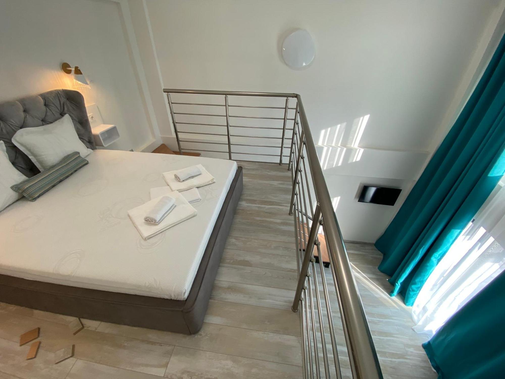 Opalium Beach Front Suites 波托什 外观 照片