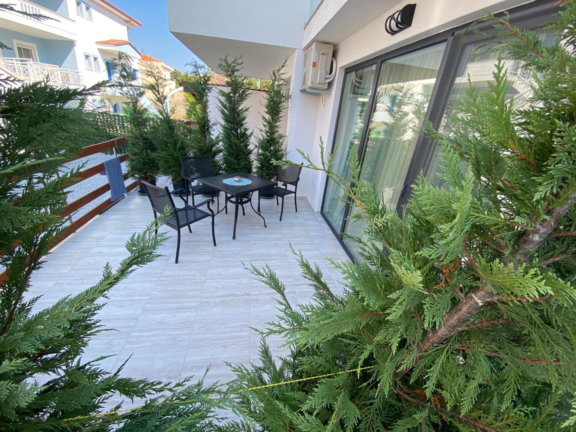 Opalium Beach Front Suites 波托什 外观 照片