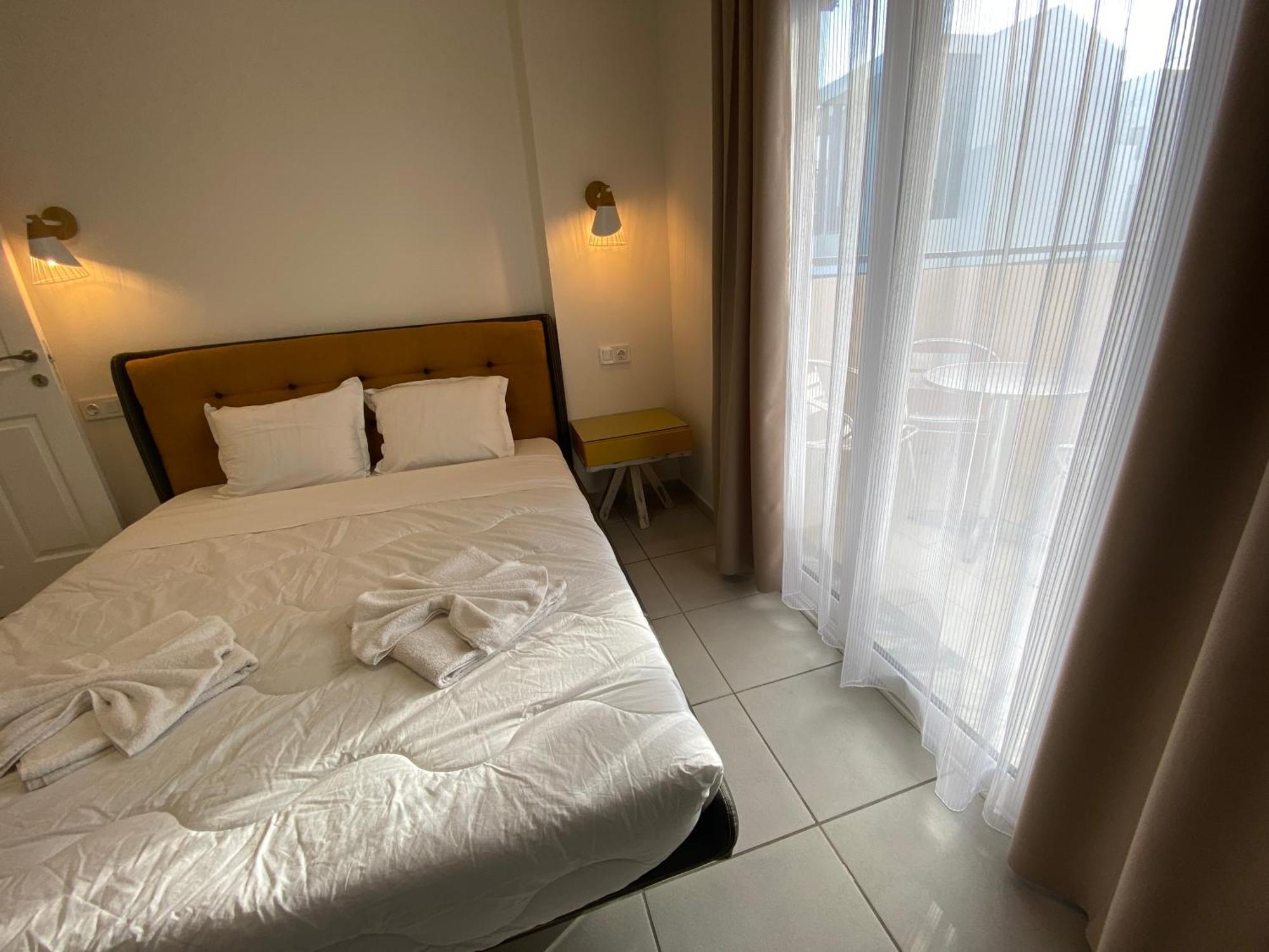Opalium Beach Front Suites 波托什 外观 照片